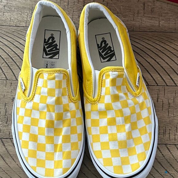 Vans 🛹 🏎️ 🏖️ Checkered Slip-On Sneakers Designed in Cali for rad good looks 👀 - Picture 5 of 17